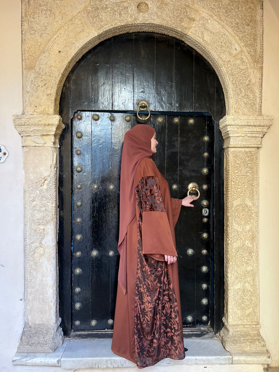 ABAYA NOUR AU MARRON