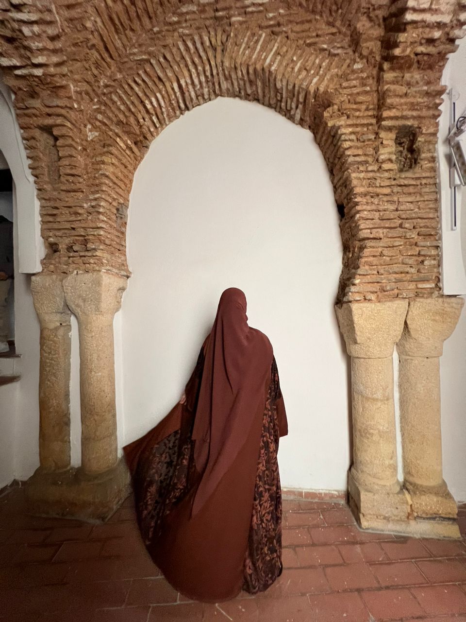 ABAYA NOUR AU MARRON