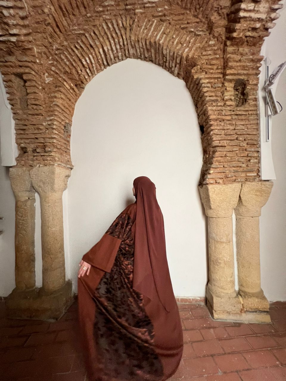 ABAYA NOUR AU MARRON